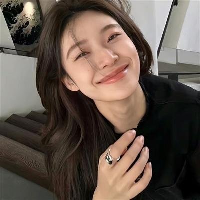 下山后我被美女包围了